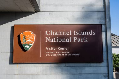 Ventura, ABD: 24 Şubat 2021: Channel Adaları Ziyaretçi Merkezi İşareti, CA