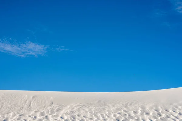 Okraj Písečné Duny Proti Modrému Nebi Národním Parku White Sand — Stock fotografie