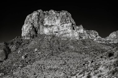 Guadalupe Dağları Ulusal Parkı 'ndaki El Capitan' ın Parlak Yüzü