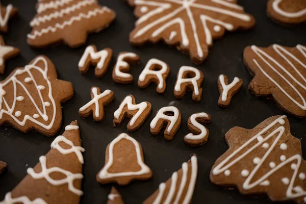 Pequenos Biscoitos Foscos Feitiço Feliz Natal Com Outros Torno Dele — Fotografia de Stock