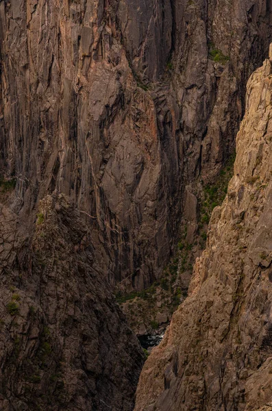 Гігантські Мури Протікають Над Річкою Чорному Каньйоні Гуннісон — стокове фото