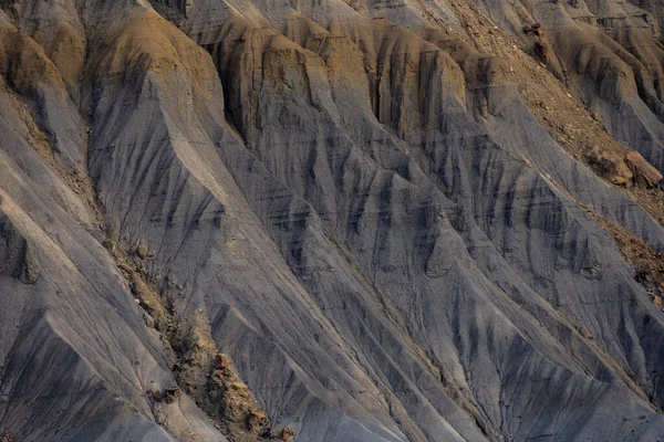 Στρώματα Του Gray Stone Make Mountain Side Στην Άγρια Φύση — Φωτογραφία Αρχείου