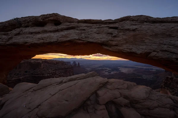 Mesa Arch Frames Ochtend Licht Breken Het Sal Gebergte Verte — Stockfoto