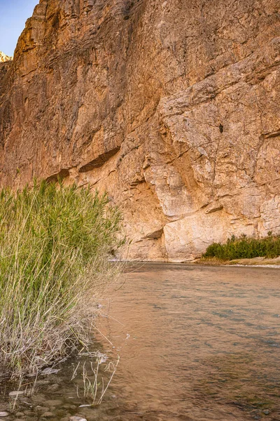 Rio Grande Nehri Uçurumlardan Geçen Patikanın Altından Akar — Stok fotoğraf