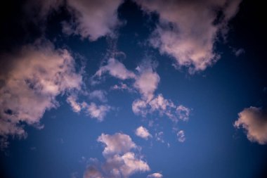 Gün batımında Bulutlar ve Gökyüzü Dokusu