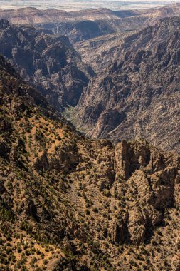 Gunnison Nehri, Kara Kanyondaki Tepeler 'in Katmanlarını Güç bela Gösteriyor
