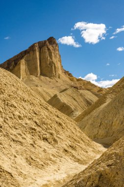 Ölüm Vadisi Ulusal Parkı 'ndaki Altın Kanyon' dan Erkeksi İşaret Yükseliyor