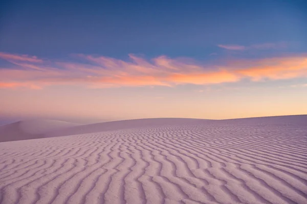 Rippling Sand Dune Stands Onaangeraakt Bij Zonsondergang White Sands National — Stockfoto