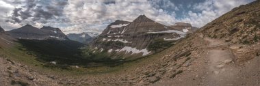 Buzul Ulusal Parkı 'ndaki Piegan Geçidi Patikası