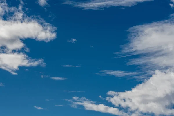Modré Nebe Nadýchané Mraky Pozadí Big Bend National Park — Stock fotografie