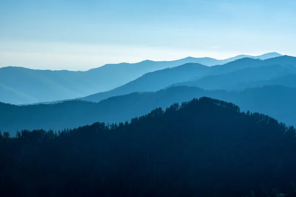 Hazy Mountain Layers Blå Himmel Stora Rökiga Bergen Nationalpark — Stockfoto