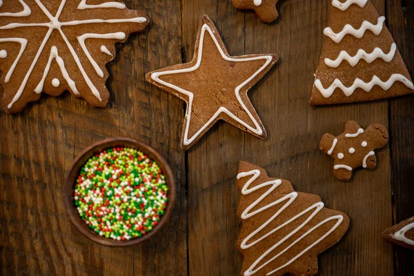 Royal Icing Piped Homemade Gingerbread Cookies Com Estrela Foco — Fotografia de Stock