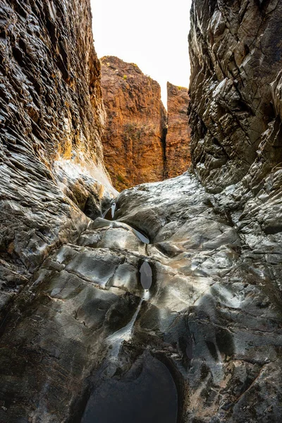 Rocce Bagnate Lisce Portano Fino Pouroff Nella Finestra Big Bend — Foto Stock