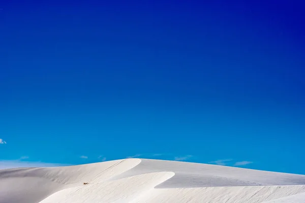 Blue Sky Winding Crest White Sand Dunes Nuevo México — Foto de Stock