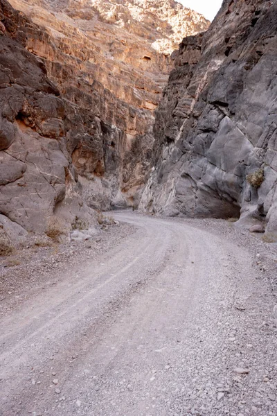 Άδειο Δρόμο Μέσα Από Titus Canyon Στο Εθνικό Πάρκο Κοιλάδα — Φωτογραφία Αρχείου