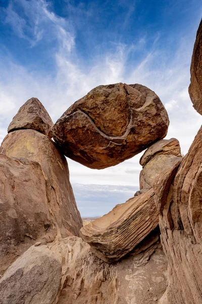 Guardando Attraverso Roccia Equilibrata Piedi Della Vite Big Bend — Foto Stock