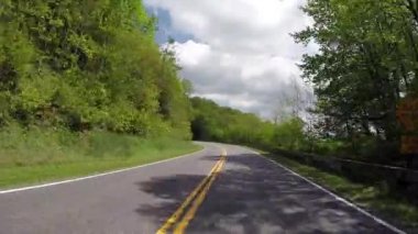 dağ yolunda iki Smokies boş