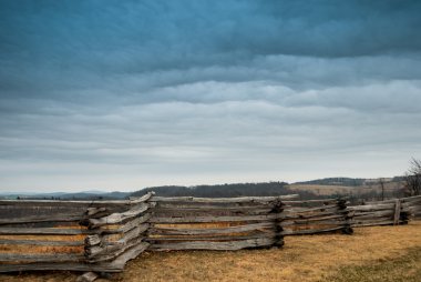 Yığılmış raylı çit boyunca Blue Ridge parkway