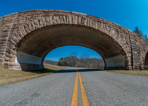 Most kamienny przez Blue Ridge Parkway — Zdjęcie stockowe