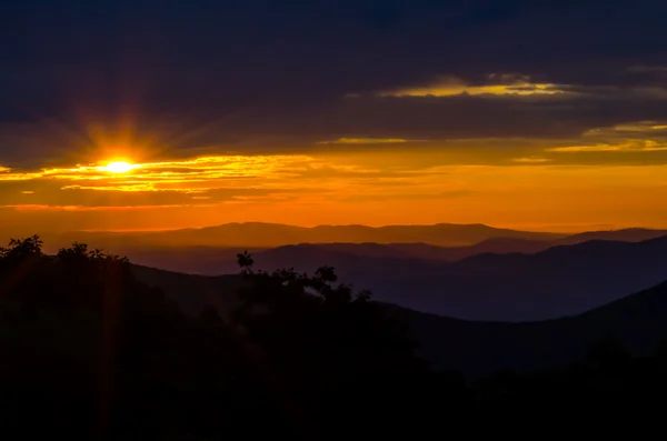 Sunrise üzerinden Blue Ridge — Stok fotoğraf