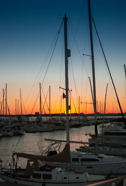 Pôr do sol sobre Charleston Harbor Marina — Fotografia de Stock