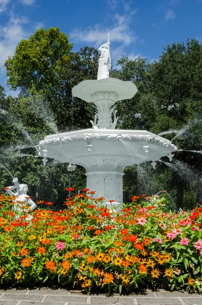 Summer Garden Fountain — Stock Photo, Image