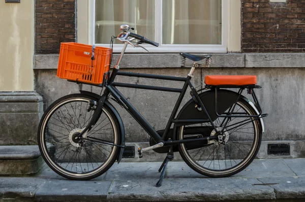 Cykel med Orange Detaljer — Stockfoto