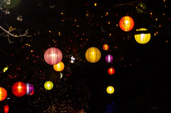 Багатокольорові китайські ліхтарі — стокове фото