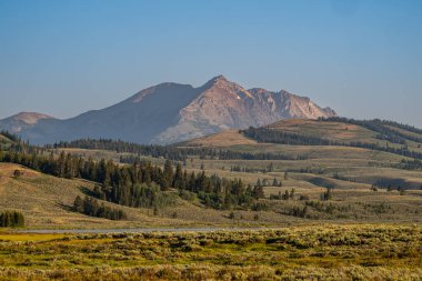 Yellowstone Ulusal Parkı 'ndaki Foothill Dağları üzerindeki Elektrik Tepesi Kuleleri