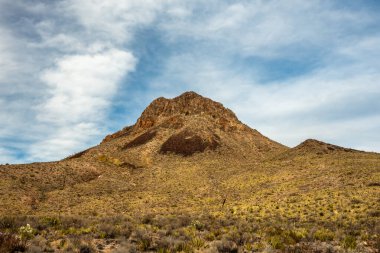 Keçi Dağı Büyük Viraj Milli Parkı 'nda Bulutlu Gökyüzü Altında