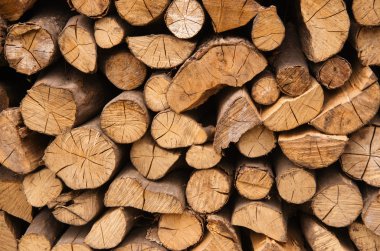 yığılmış yakacak odun arka plan dokusu