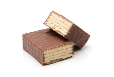 Çikolatalı waffle 'lar beyazda izole edilir.
