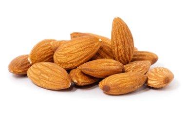 Badem beyaz üzerine izole