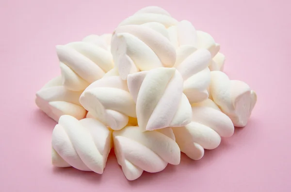 Montão de marshmallow em rosa — Fotografia de Stock