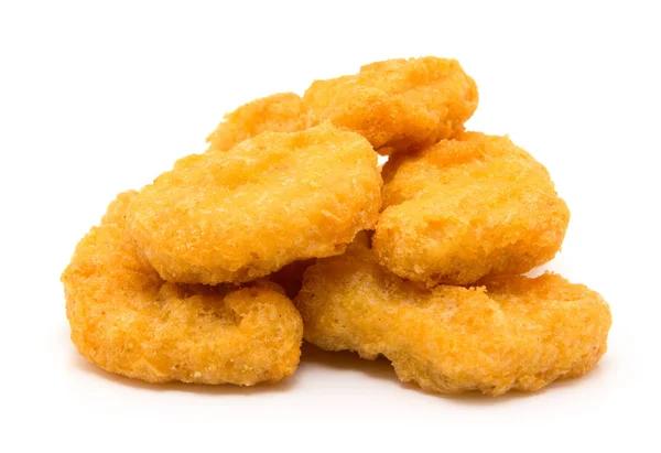 Nuggets de frango frito isolado em branco — Fotografia de Stock