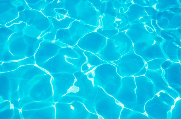 Água rasgada azul na piscina — Fotografia de Stock