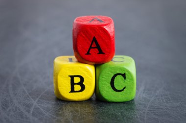 Gri arkaplanda ABC Blokları