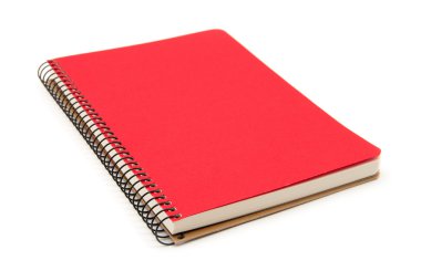 Beyaz izole kırmızı renkli kapaklı defter.