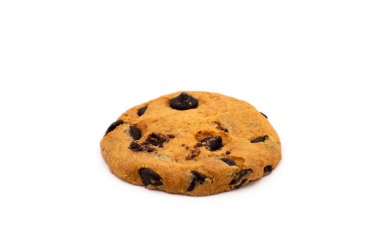 Beyaz üzerine izole edilmiş çikolatalı kurabiye.