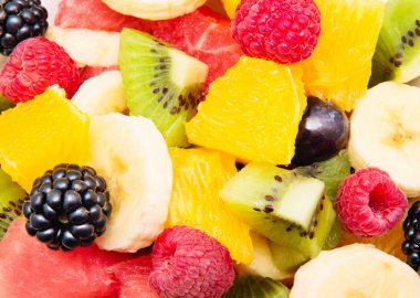 taze sağlıklı meyve salatası 