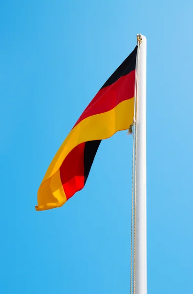 바람에 비행 하는 독일의 부드러운 국기 — 스톡 사진