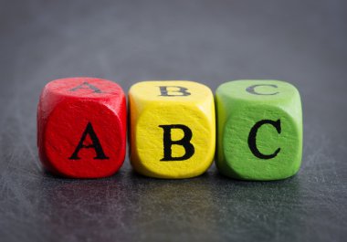 Gri arkaplanda ABC Blokları 