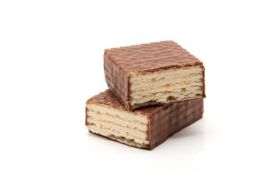 Çikolatalı waffle 'lar beyazda izole edilir.