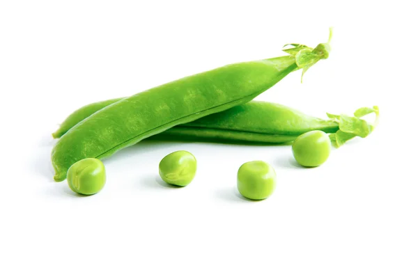 Guisantes aislados en blanco —  Fotos de Stock