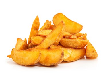 Kızarmış patates dilimleri. Fast food. Beyazda izole edilmiş