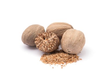 Hindistan cevizi beyaz arkaplanda izole edildi