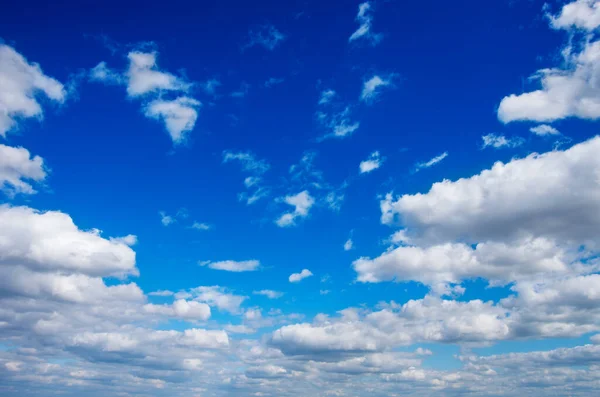 Nuvole Bianche Nel Cielo Blu — Foto Stock