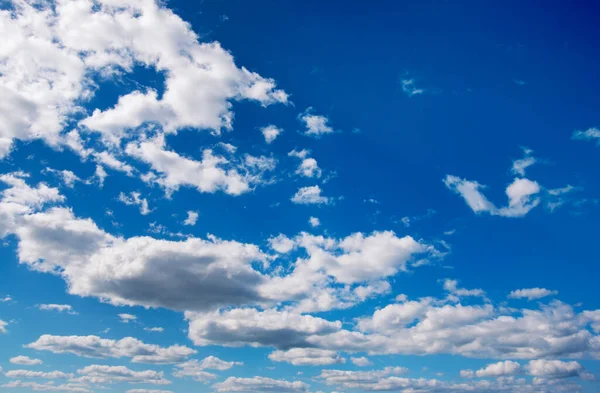 Sfondo Cielo Blu Con Nuvole Bianche — Foto Stock