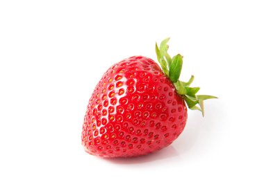 Çilek beyaz arkaplanda izole edildi