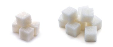Beyaz arkaplanda şeker küpü